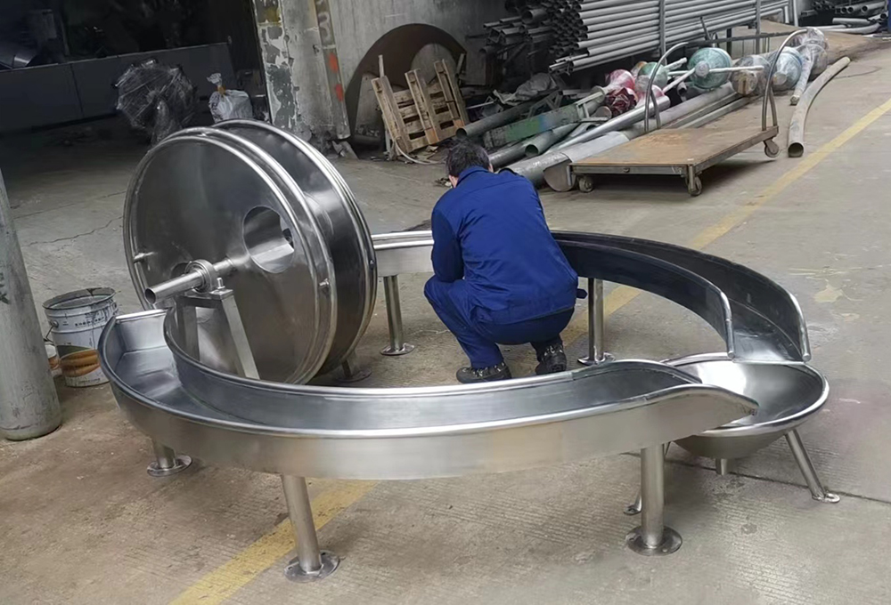 圆盘戏水取水器