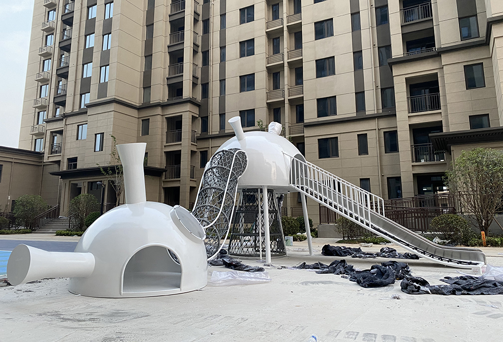 非标不锈钢滑梯太空舱